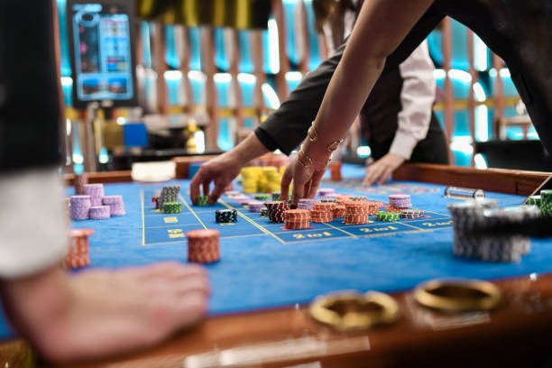 e100 slot game selection and live casino lobby